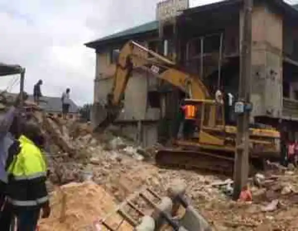 [PHOTOS]: 4 Feared Dead as as Building Collapses in Imo state